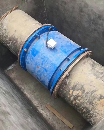 大口徑電磁流量計(jì)現(xiàn)場(chǎng)安裝使用圖